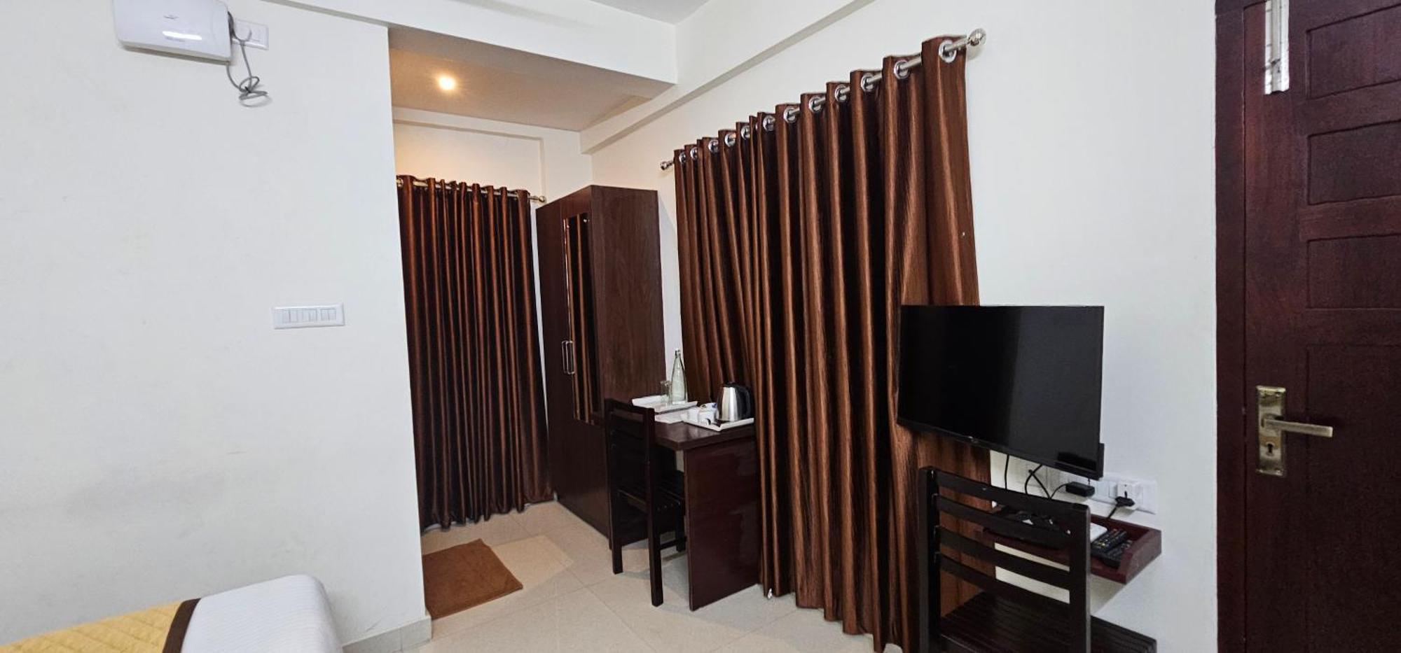Blueway Residency Downtown Hotel Thiruvananthapuram Exterior photo